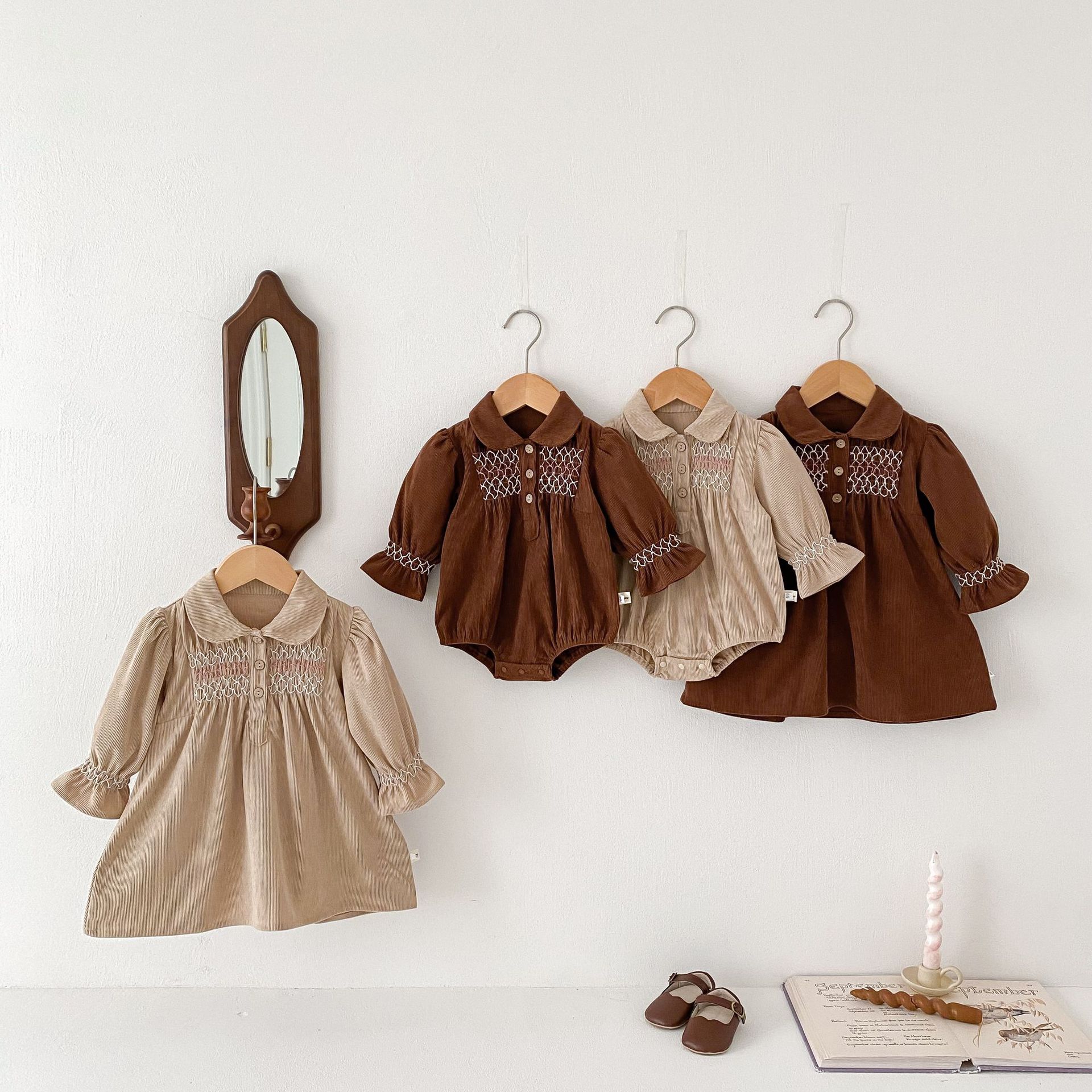 Salopette robe triangle en velours côtelé pour bébé fille