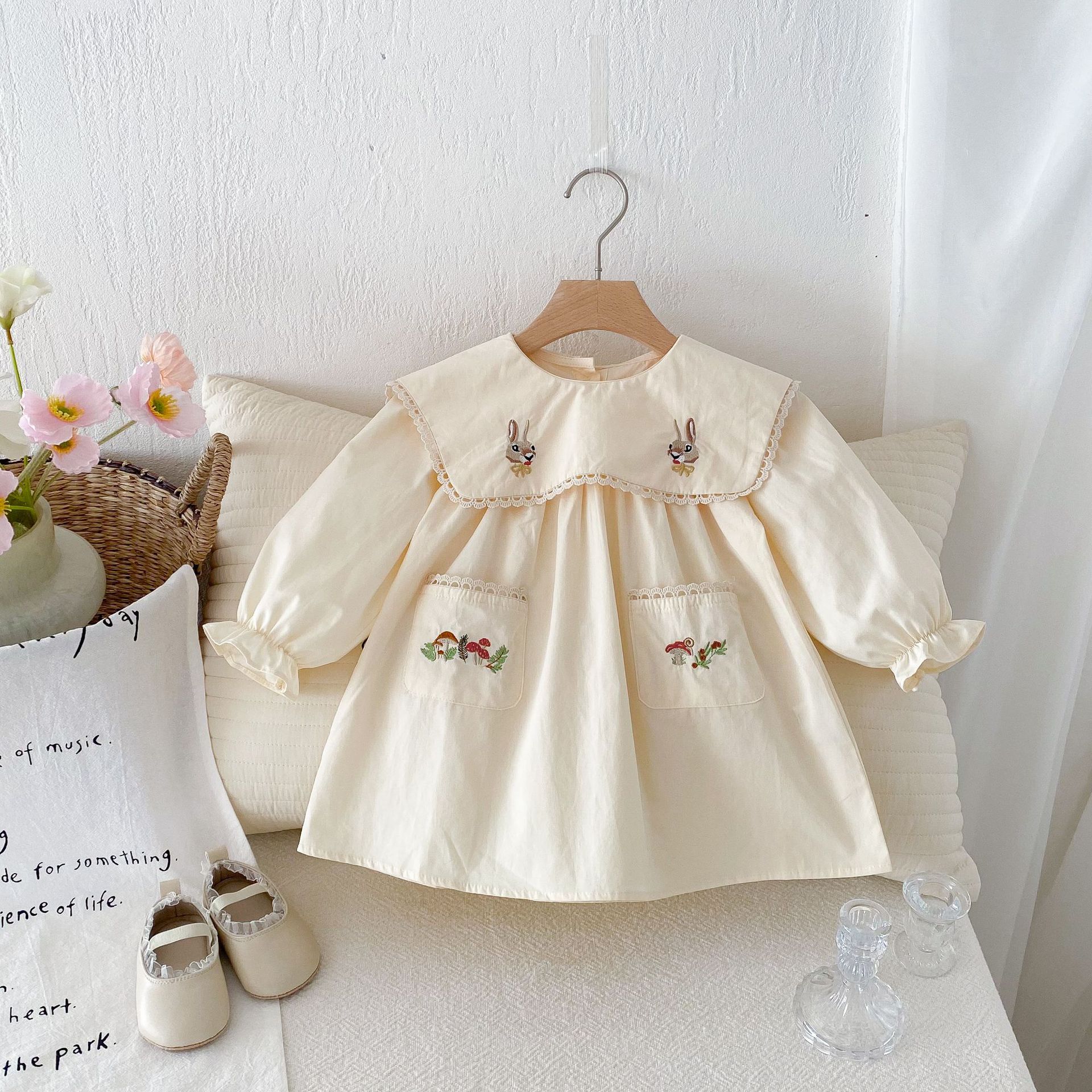 Cartoon Rabbit Embroidery Korean Girls Dress → **Robe coréenne pour fille avec broderie de lapin cartoon**
