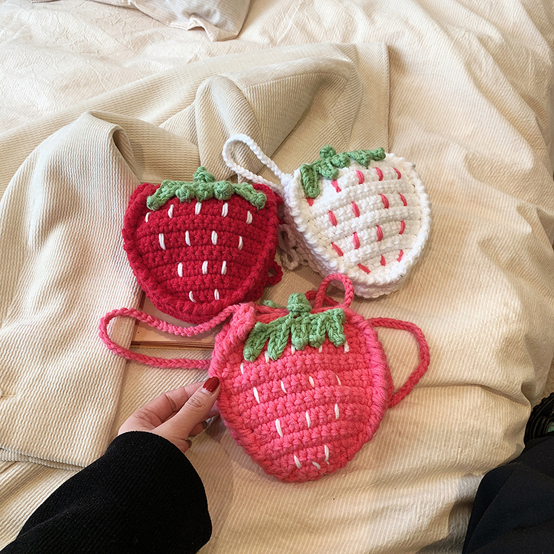 Sac à bandoulière en laine tricoté main pour enfant, forme fraise mignonne