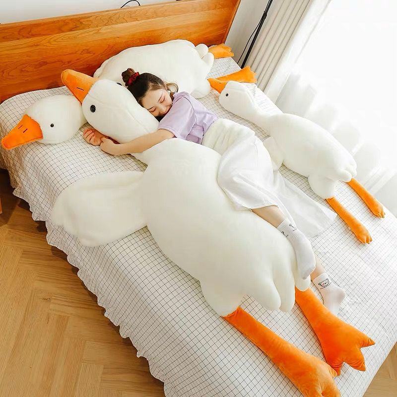 Mignon coussin en peluche de grande oie blanche