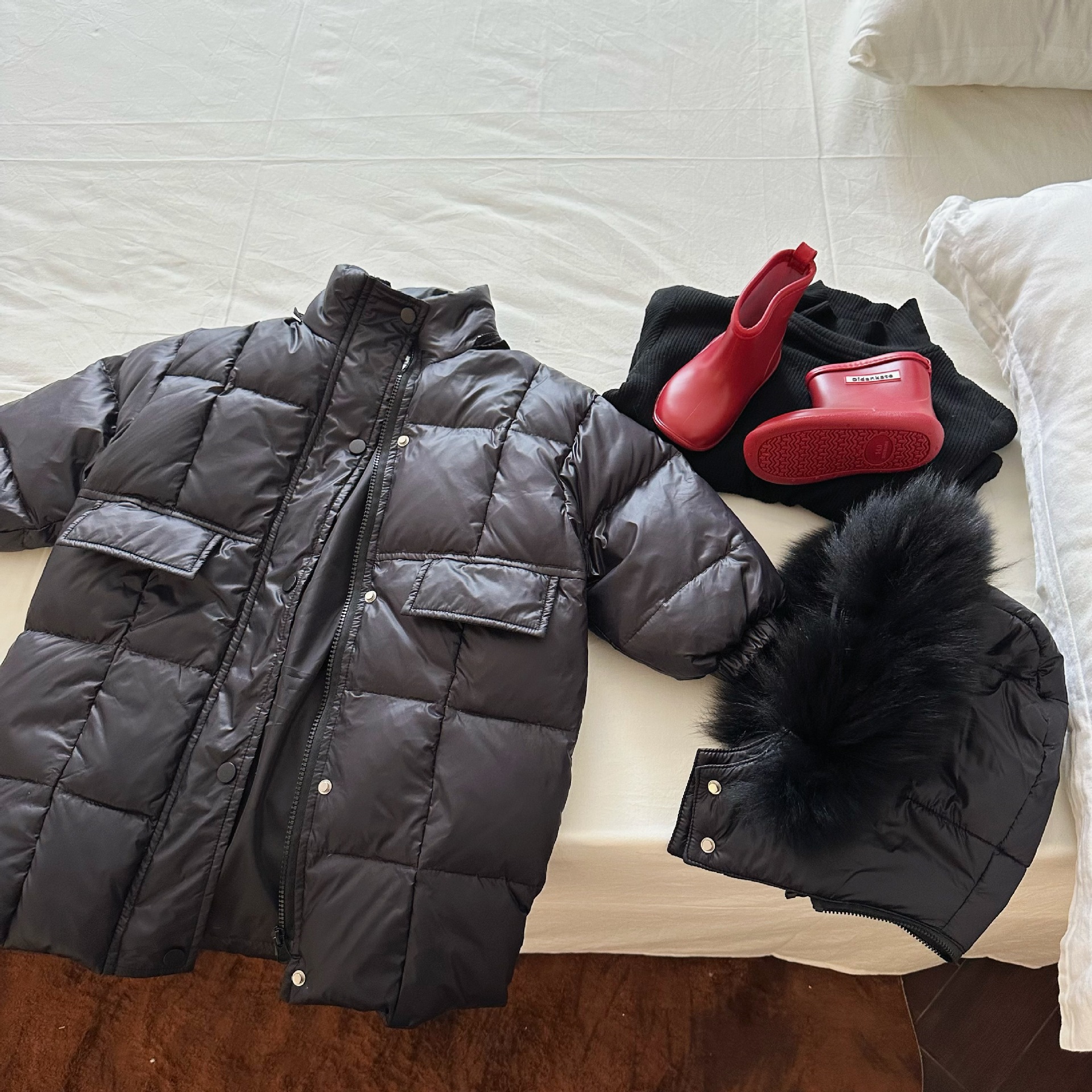 Veste matelassée longue pour bébé à col en fourrure unie